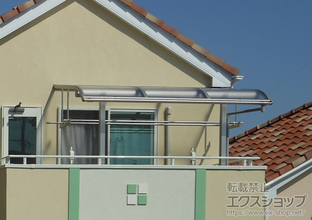 神奈川県厚木市ののバルコニー・ベランダ屋根 プレシオステラス R型 屋根タイプ 単体 積雪〜20cm対応+吊下げ式物干し 標準2本入 施工例