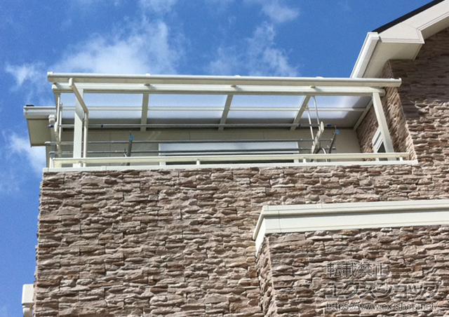 兵庫県神戸市のLIXIL リクシル（トステム）のバルコニー・ベランダ屋根 ライザーテラスII R型 屋根タイプ 積雪〜20?対応 施工例