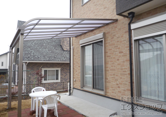 千葉県香取郡神崎町のLIXIL リクシル（トステム）のテラス屋根 ライザーテラスII R型 テラスタイプ 単体 積雪〜20cm対応 施工例
