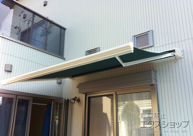 神奈川県鎌倉市のLIXIL リクシル（トステム）のオーニング・日よけ 彩鳥C型 ボックスタイプ 手動式+ベースプレート一式 施工例