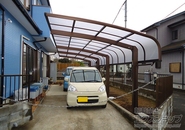 千葉県八街市ののカーポート レイナキャップポート 縦連棟 積雪〜20cm対応+収納式物干し 2型 2本入 施工例