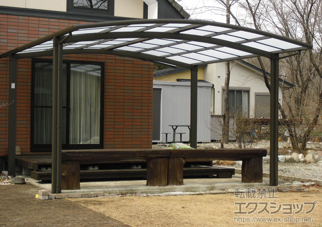 栃木県那須塩原市のLIXIL リクシル（トステム）のカーポート カーブポートシグマIII ワイド 積雪〜30cm対応 施工例