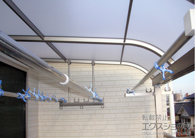 愛知県名古屋市のLIXIL リクシル（トステム）のバルコニー・ベランダ屋根 ライザーテラスII R型 屋根タイプ 単体 積雪〜20cm対応 施工例