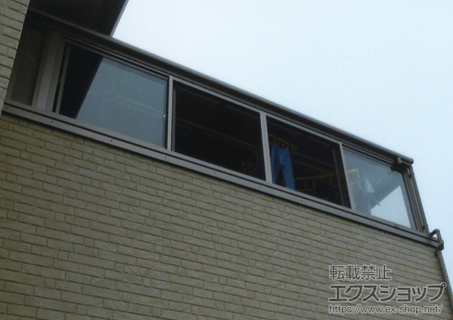 東京都八王子市のLIXIL リクシル（トステム）のテラス囲い・サンルーム ほせるんですII R型 造付納まり ランマ無し 積雪〜20cm対応+吊り下げ物干し 標準 2本入　網戸 施工例
