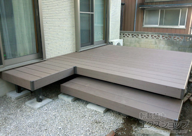 千葉県野田市のLIXIL リクシル（トステム）のウッドデッキ リコステージII 出幅違い単体＋リードデッキ1段 床板3枚出幅 施工例