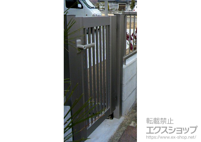 岡山県井原市のの門扉 エクスライン門扉13型 片開き 柱使用 施工例