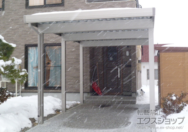 北海道江別市のLIXIL リクシル（トステム）のカーポート テリオスポートIII 4500 6本柱　角柱　積雪〜150?対応 施工例