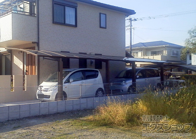 宮崎県宮崎市ののカーポート プレシオスポート 縦連棟 積雪〜20?対応+着脱式サポート柱　1本入り×1　2本入り×1 施工例