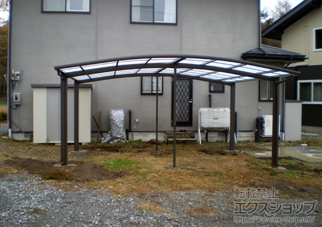 長野県諏訪郡原村のLIXIL リクシル（トステム）のカーポート カーブポートシグマIII ワイド 積雪〜20cm対応＋着脱式サポート柱 2本 施工例