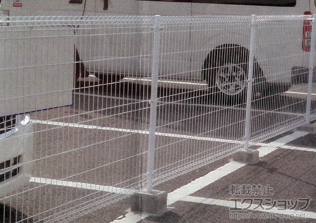 広島県広島市ののフェンス・柵 イーネットフェンス1M型 間仕切り柱タイプ+イーネットフェンス1M型 間仕切り柱タイプ 施工例