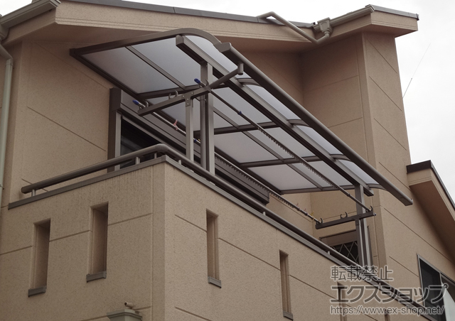 東京都足立区のLIXIL リクシル（トステム）のバルコニー・ベランダ屋根 ライザーテラスII R型 屋根タイプ 単体 積雪〜20cm対応 施工例
