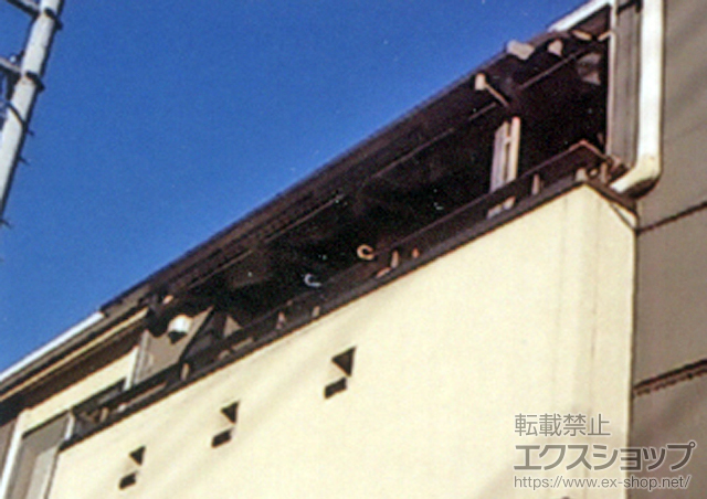 神奈川県大和市のLIXIL リクシル（トステム）のバルコニー・ベランダ屋根 ライザーテラスII R型 屋根タイプ 単体 積雪〜20cm対応 施工例