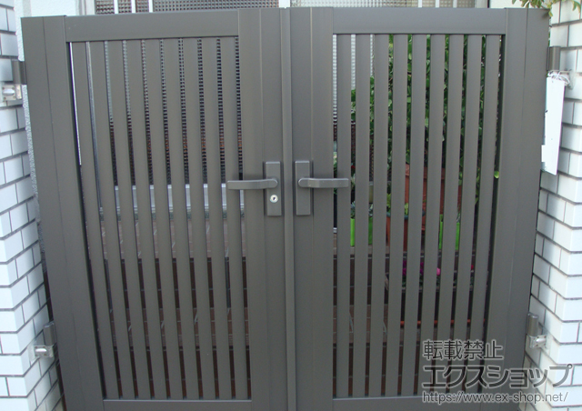 大阪府大阪狭山市のの門扉 シャレオR4型門扉 両開き 埋め込み金具使用 施工例