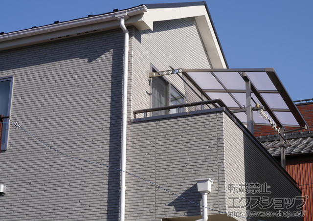 愛知県名古屋市のLIXIL リクシル（トステム）のバルコニー・ベランダ屋根 ライザーテラスII F型 屋根タイプ 単体 積雪〜20cm対応 施工例