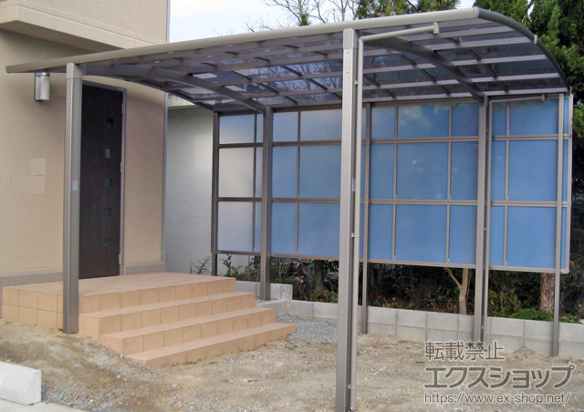 徳島県徳島市のLIXIL リクシル（トステム）のカーポート カーブポートシグマIII ワイド 積雪〜30cm対応+カーブポートシグマIII ワイド サイドパネル 施工例