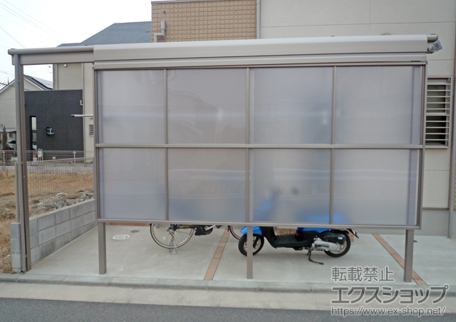 大阪府枚方市のLIXIL リクシル（トステム）のテラス屋根 ライザーテラスII F型 テラスタイプ 単体 積雪〜20cm対応+ライザーテラス? 前面スクリーン 2段+吊下げ物干し 標準 2本入 施工例