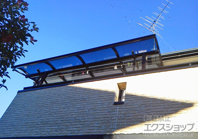 東京都東村山市ののバルコニー・ベランダ屋根 プレシオステラス R型 屋根タイプ 単体 積雪〜20cm対応 施工例