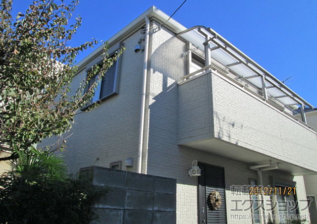 東京都世田谷区のLIXIL リクシル（トステム）のバルコニー・ベランダ屋根 ライザーテラスII R型 屋根タイプ 連棟 積雪〜20cm対応 施工例