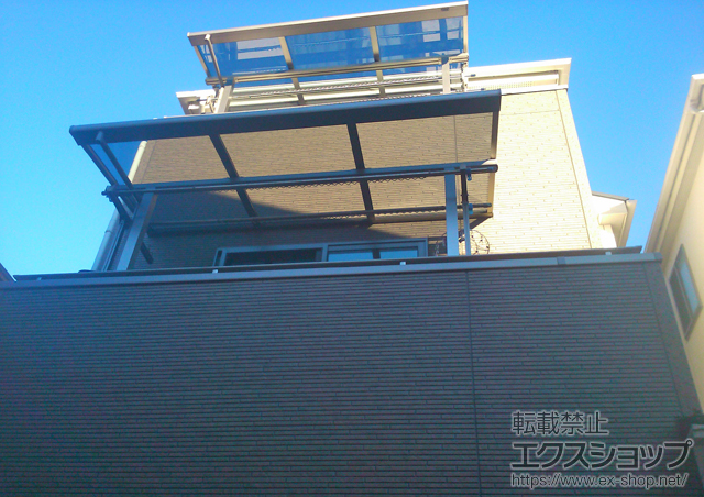 埼玉県所沢市のLIXIL リクシル（トステム）のバルコニー・ベランダ屋根 ライザーテラスII F型 屋根タイプ 単体 積雪〜20cm対応＋吊り下げ物干し　標準2本入（3階設置） 施工例