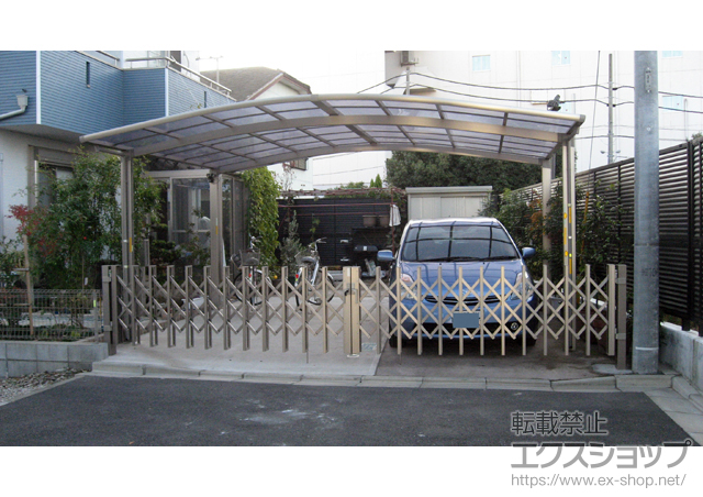 埼玉県久喜市ののカーゲート アルシャインHG ノンキャスター 両開き 施工例