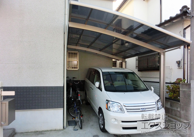 埼玉県越谷市のLIXIL リクシル（トステム）のカーポート カーブポートシグマIII 積雪〜30cm対応 施工例