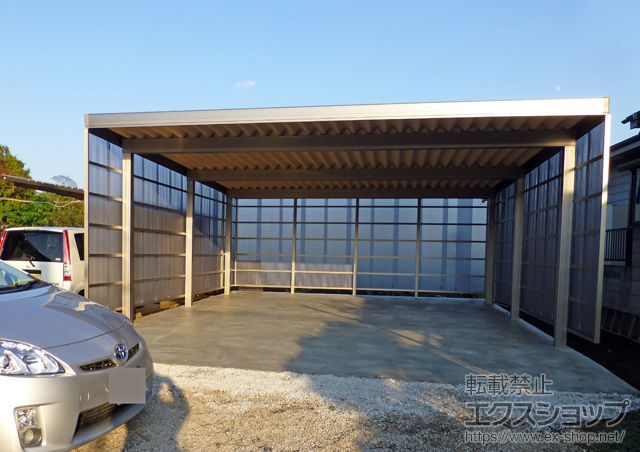 埼玉県日高市のLIXIL リクシル（トステム）のカーポート テリオスポートIII 900 2台用 奥行延長 6本柱 積雪〜30cm対応＋サイドパネル（波板） 3面囲い 施工例