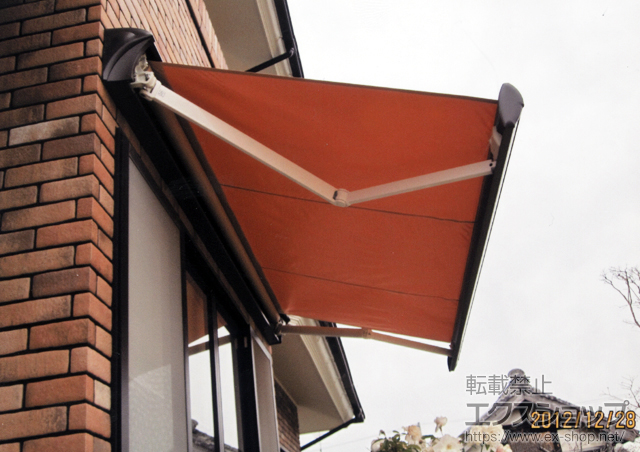 静岡県磐田市のLIXIL リクシル（トステム）のオーニング・日よけ 彩鳥S型 ボックスタイプ 電動式 施工例