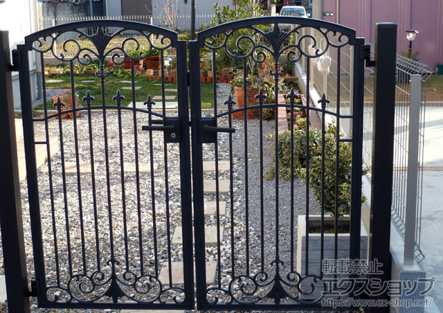 埼玉県久喜市のの門扉 フェスタA型門扉 両開き 柱使用 施工例