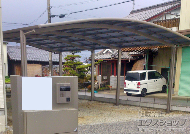 滋賀県愛知郡愛荘町のLIXIL リクシル（トステム）のカーポート カーブポートシグマIII ワイド 縦連棟 積雪〜20cm対応 施工例