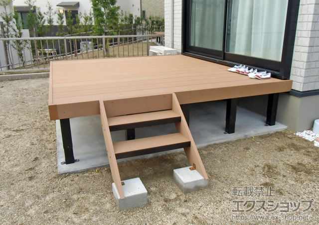 愛知県東海市ののウッドデッキ リウッドデッキ 200 単体 +リウッドステップ5型 Tタイプ(2段) 施工例