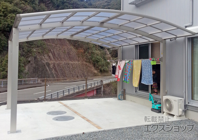 和歌山県日高郡みなべ町ののカーポート レイナツインポート 積雪〜20cm対応+水平式物干し　2本入 施工例