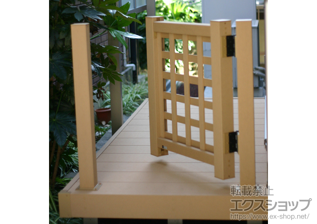 神奈川県横浜市南区ののウッドデッキ リウッドデッキ 200 単体＋リウッド門扉1型＋ステップ2型 施工例