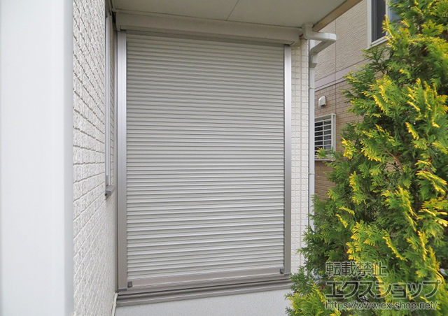 栃木県宇都宮市のの窓シャッター ソムフィキット 6尺標準リモコンセット 【外観右シャッター】 施工例