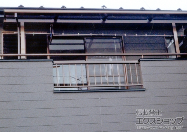 千葉県浦安市のLIXIL リクシル（トステム）のバルコニー・ベランダ屋根 ライザーテラスII F型 屋根タイプ 単体 積雪〜20cm対応+吊り下げ式物干し 標準 2本入 施工例