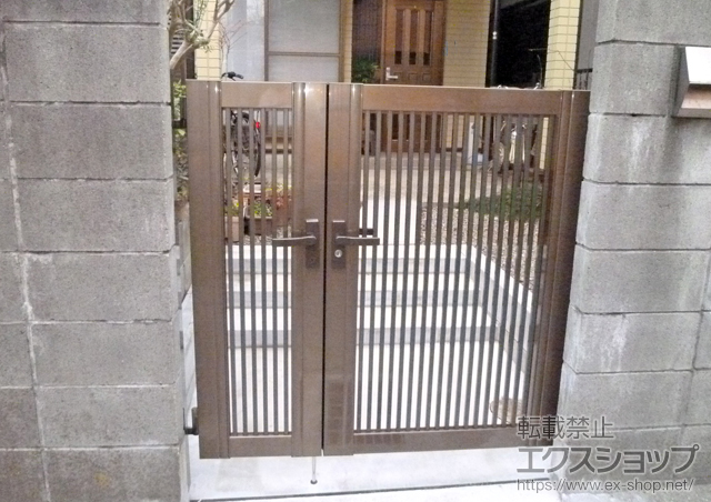 神奈川県逗子市のの門扉 プリレオ R2型 両開き親子 柱使用 施工例