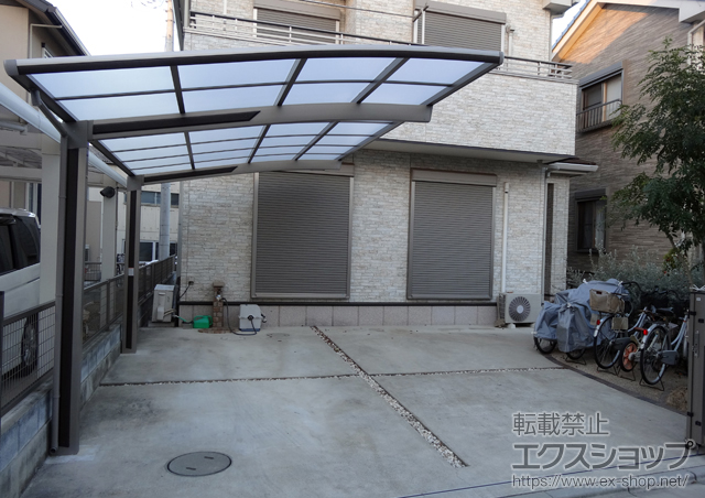 埼玉県川越市のLIXIL リクシル（トステム）のカーポート カーブポートシグマIII 積雪〜20cm対応＋柱・梁化粧材セット ＋枠廻り化粧材セット 施工例