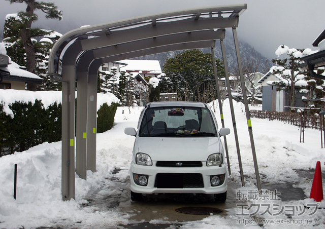 長野県大町市のLIXIL リクシル（トステム）のカーポート テールポートシグマIII 1500 積雪〜50cm対応＋着脱式サポート　ロング柱23用 施工例