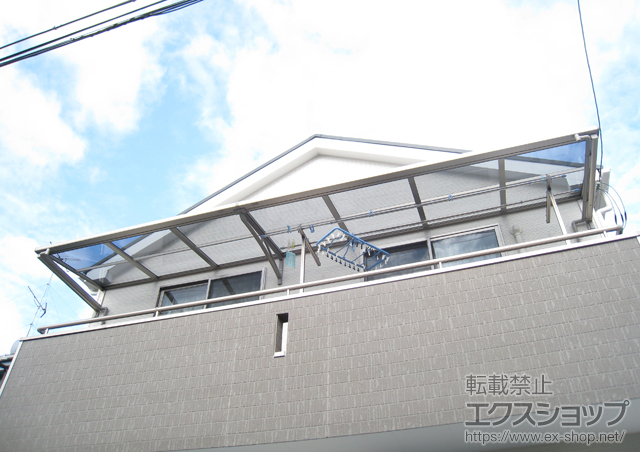 埼玉県所沢市のLIXIL リクシル（トステム）のバルコニー・ベランダ屋根 ライザーテラスII F型 ルーフタイプ 連棟 積雪〜20cm対応 施工例