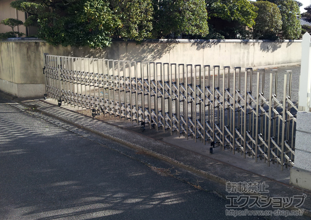 香川県東かがわ市ののカーゲート トリップゲート ペットガード型 ノンレール 片開き親子タイプ(12S 施工例