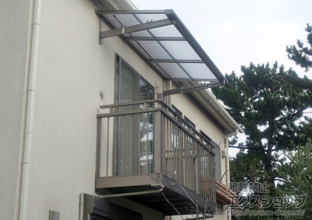 神奈川県茅ヶ崎市のLIXIL リクシル（トステム）のバルコニー・ベランダ屋根 ライザーテラスII F型 ルーフタイプ 単体　積雪〜20cm対応 施工例