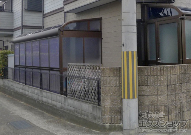 奈良県葛城市ののテラス屋根 ヴェクターテラス R型 屋根タイプ 単体 積雪〜20cm対応+前面パネル H2000/側面パネル（左右）Ｈ2000/妻パネル+パネル隙間隠し 施工例