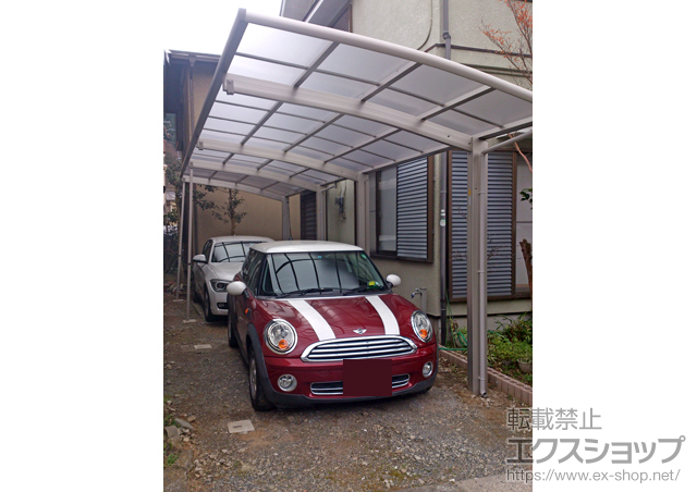 静岡県沼津市ののカーポート レイナポート 縦連棟 積雪〜20cm対応+着脱式サポート　標準・ハイルーフ兼用2本入+屋根ふき材補強部品 施工例