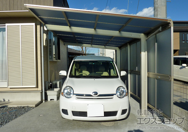 埼玉県深谷市ののカーポート エフルージュ マテリアルカラー 積雪〜20cm対応+エフルージュ用 サイドパネル 施工例