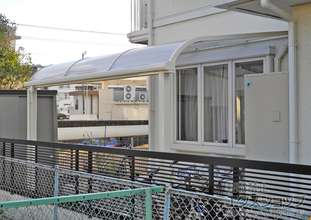 神奈川県藤沢市のLIXIL リクシル（トステム）のテラス屋根 ライザーテラスII R型 テラスタイプ 単体 積雪〜20cm対応 施工例