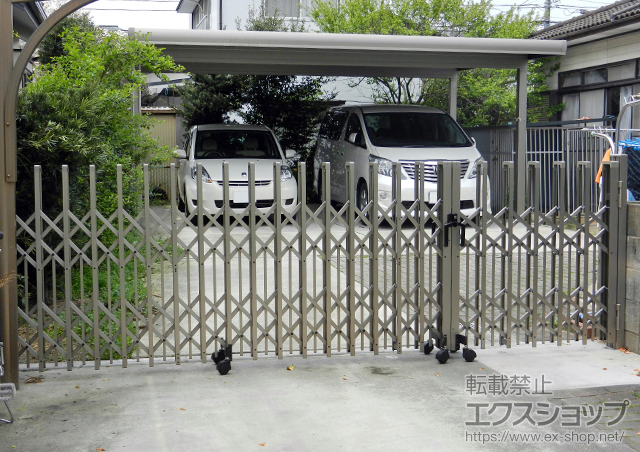 佐賀県鳥栖市ののカーゲート トリップゲート ペットガード型 ノンレール 両開き親子 施工例
