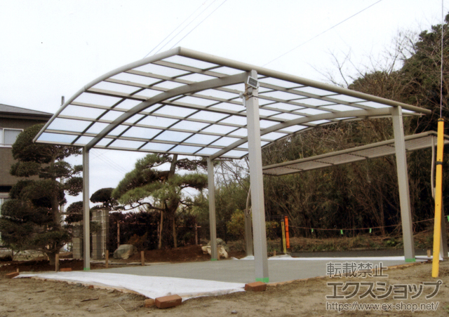千葉県東金市のLIXIL リクシル（トステム）のカーポート カーブポートシグマIII ワイド 積雪〜30cm対応+屋根材ホルダー 施工例