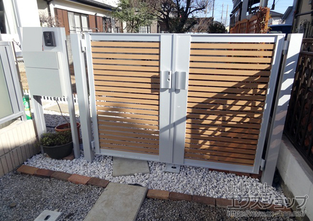 埼玉県所沢市のの門扉 ライフモダンII B3型 複合色 両開き 柱使用＋外開き用持ち送り＋外開き用キズ防止プレート 施工例