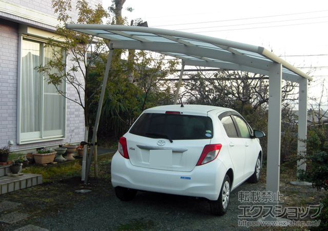 神奈川県伊勢原市ののカーポート レイナポート 積雪〜20cm対応＋着脱式サポート　標準・ハイルーフ兼用2本入 施工例