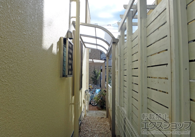 兵庫県伊丹市のLIXIL リクシル（トステム）のテラス屋根 ライザーテラス? R型 テラスタイプ 単体 積雪〜20cm対応 施工例