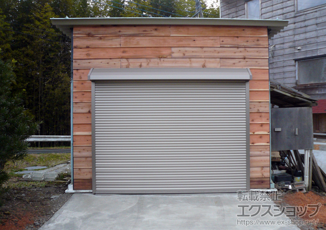 千葉県夷隅郡大多喜町のLIXIL リクシル（トステム）のガレージシャッター ガレージシャッタークワトロ 電動式 外部付タイプ 施工例